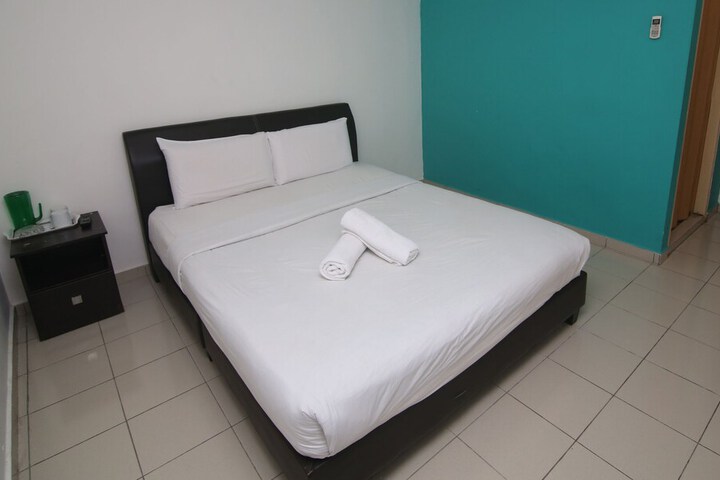 Room 14 of 37
