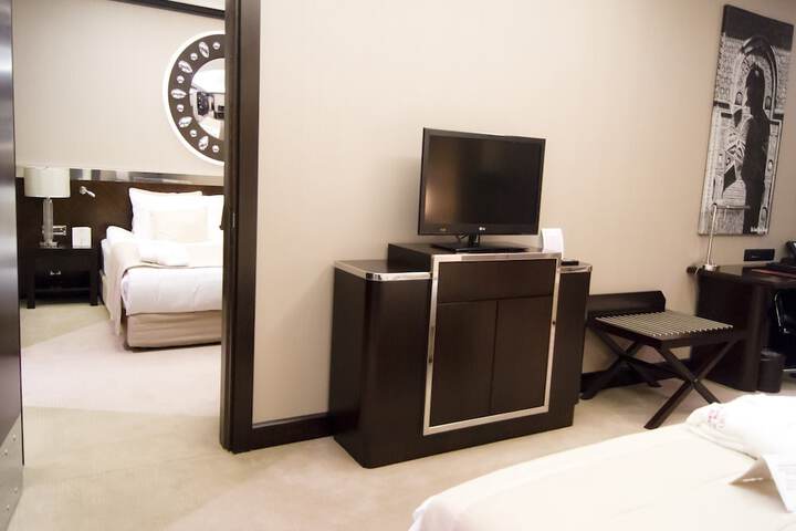 Room 28 of 102