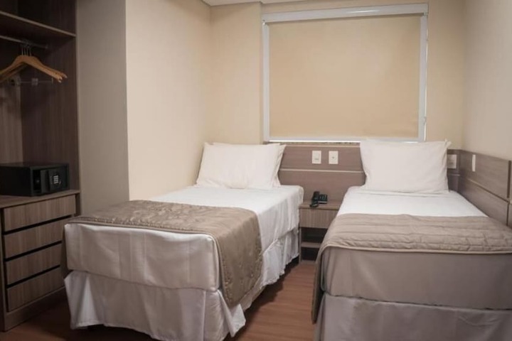 Room 4 of 10