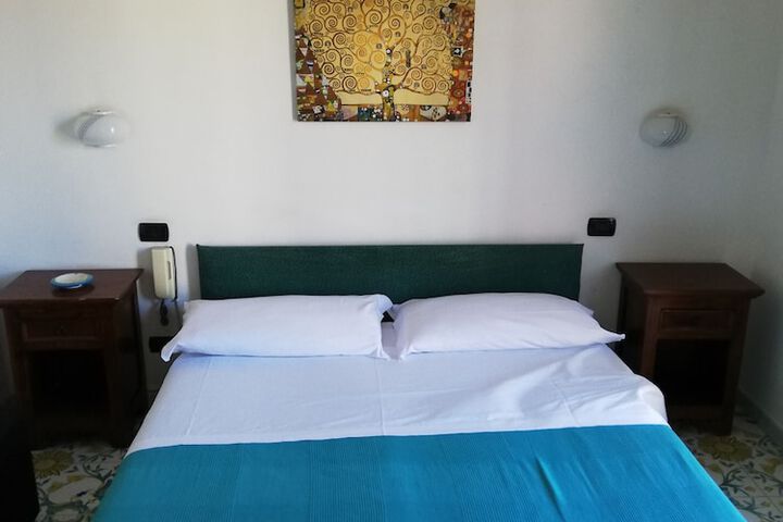 Room 16 of 48