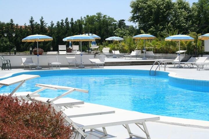 Pool Hotel