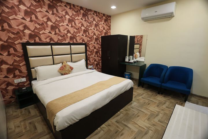 Room 7 of 28