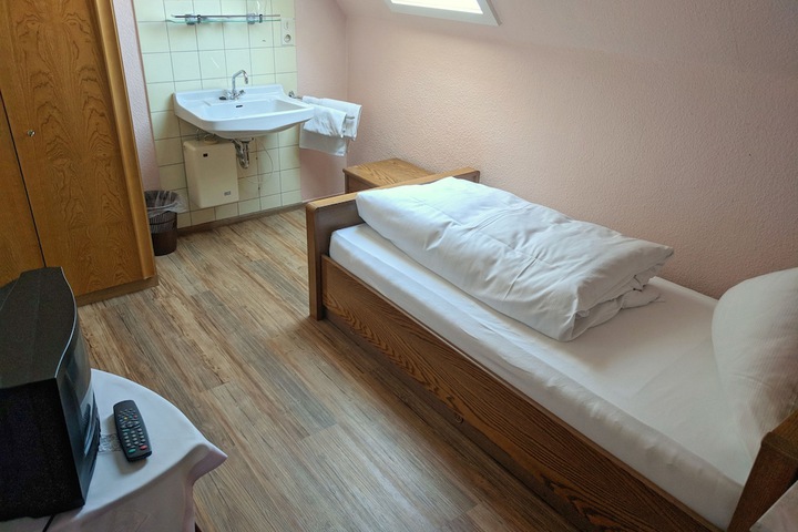 Room 3 of 71