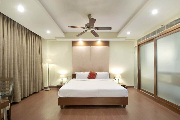 Room 10 of 28