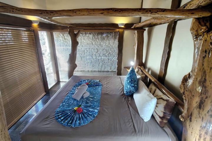 Room 12 of 82
