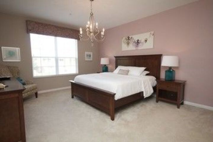 Room 10 of 32