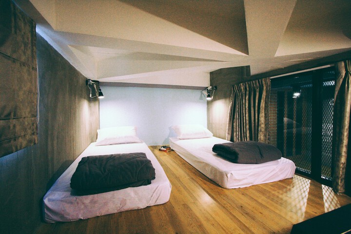 Room 27 of 60