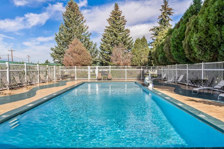 Pools & Facilities