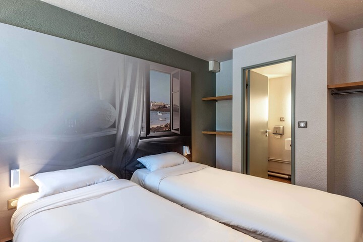 Room 10 of 22