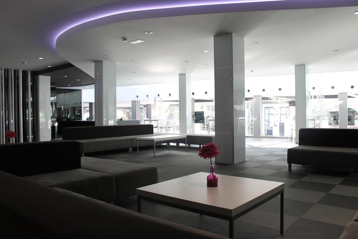 Entrance & Lobby