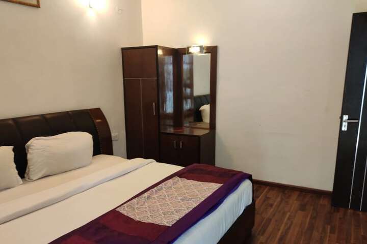 Room 3 of 15