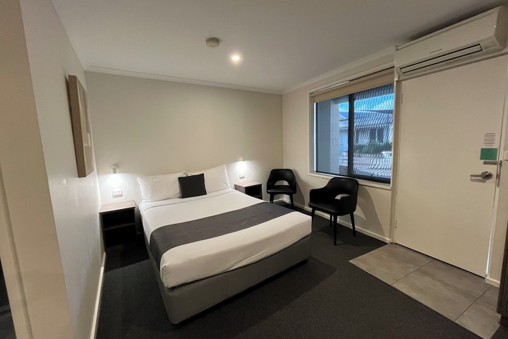 Room 10 of 24