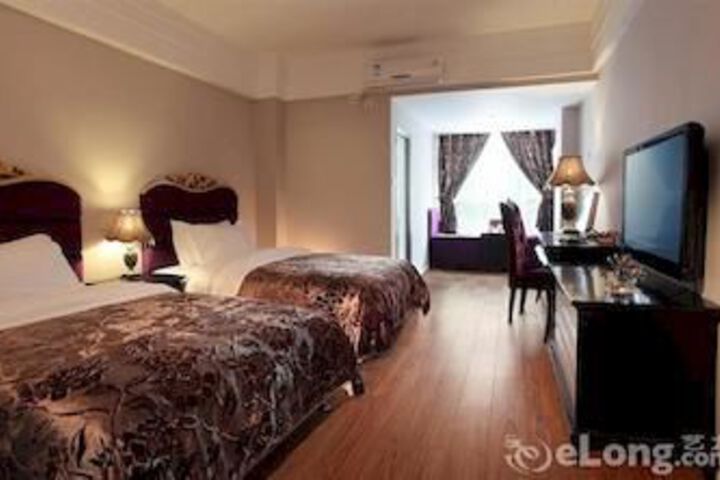 Room 17 of 37