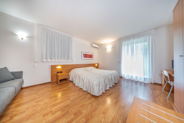 Room 10 of 54
