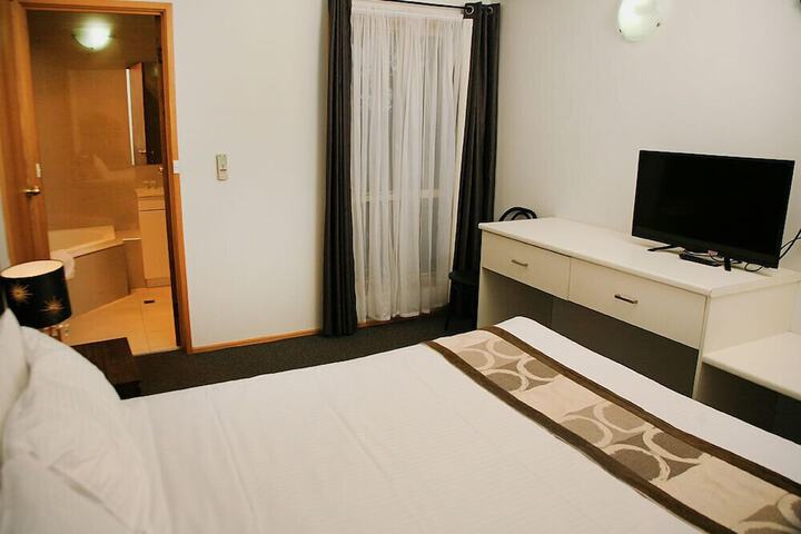 Room 12 of 32