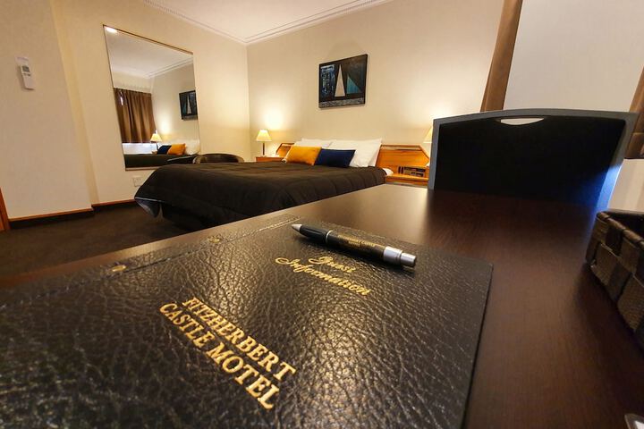 Room 2 of 25