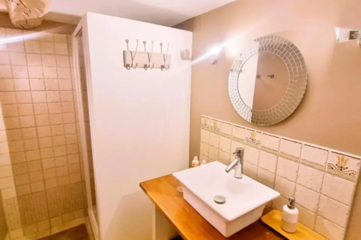 Room 5 of 11