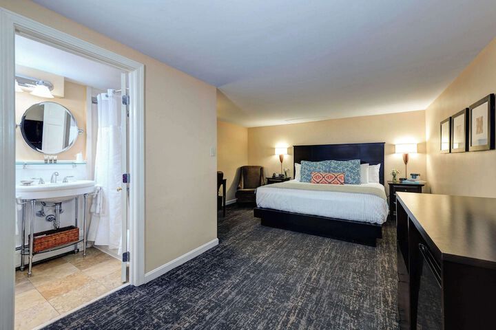 1 King Bed (23 of 26)