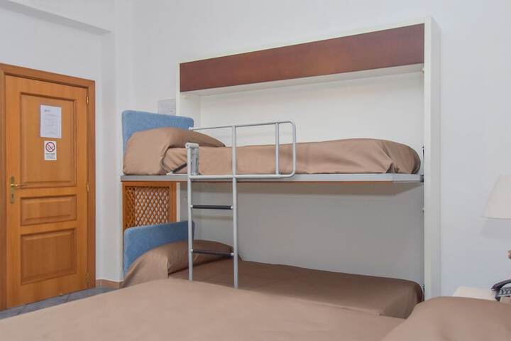 Room 11 of 79