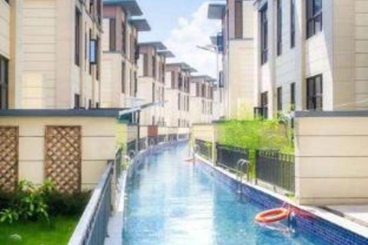 Four Seasons Evian Town