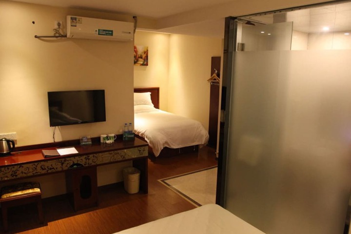 Room 4 of 52
