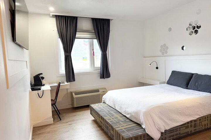 Room 9 of 25