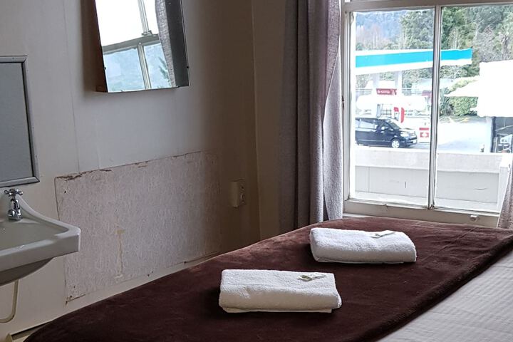 Room 16 of 29
