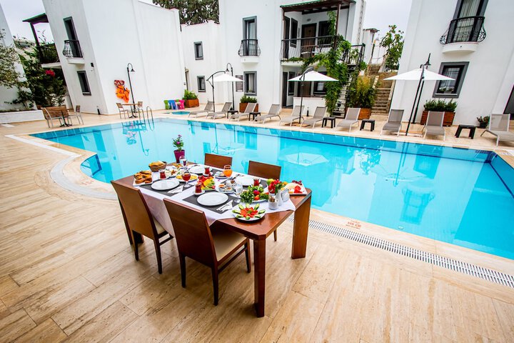Pool 44 of 76