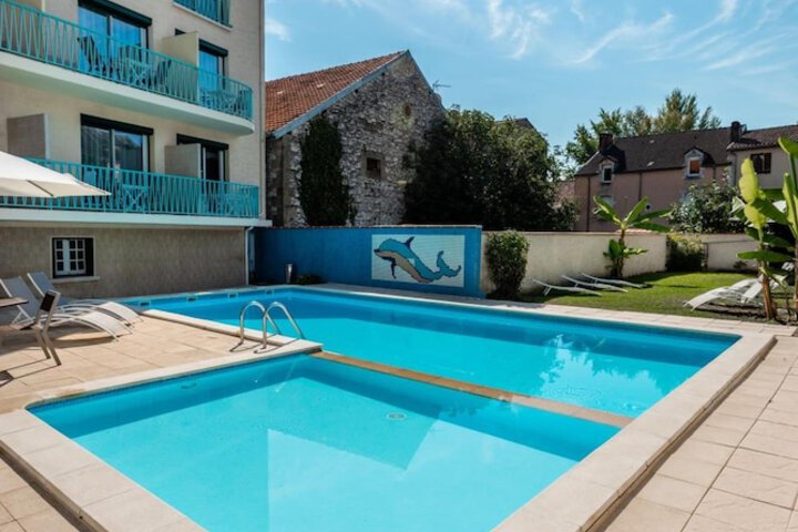 Pool 33 of 43