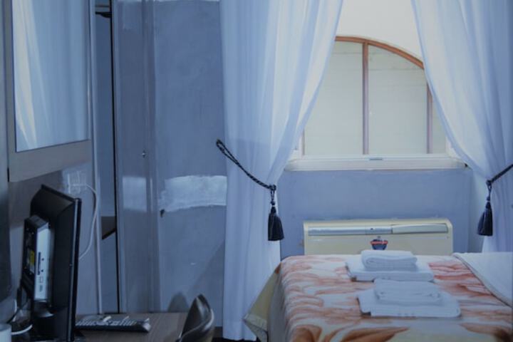 Room 5 of 50