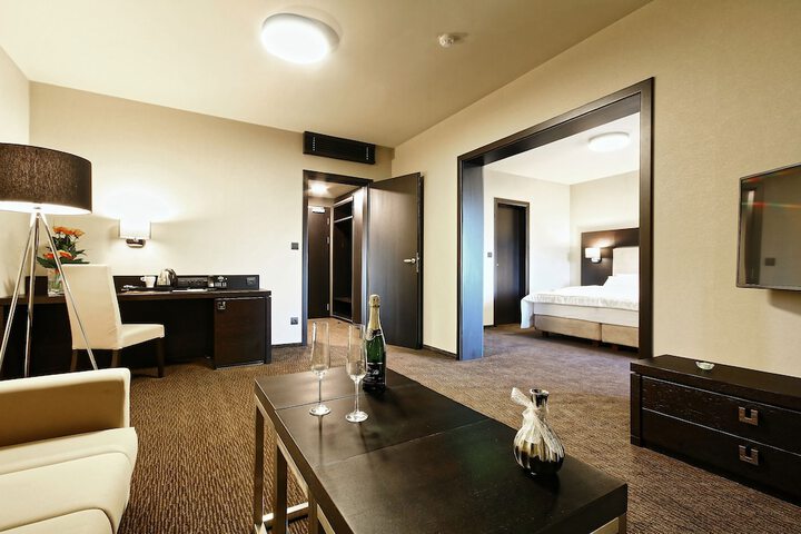 Room 28 of 43