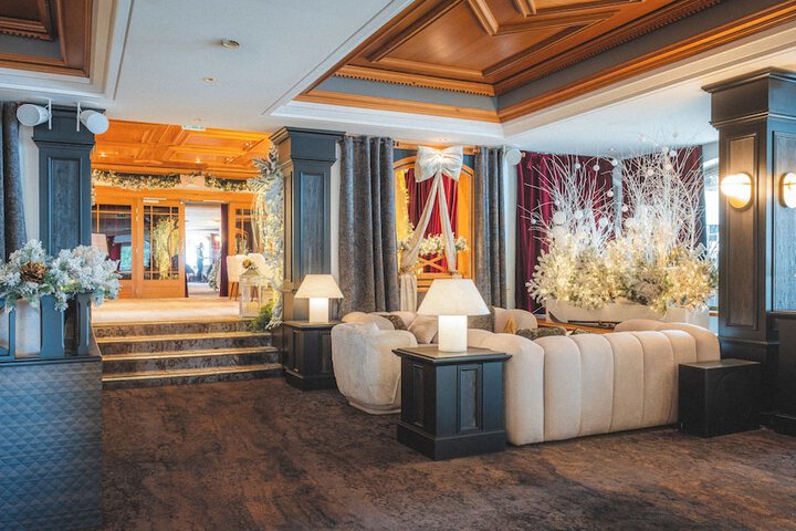 Lounge 206 of 250