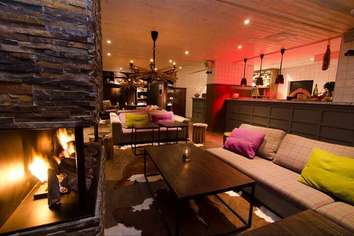 Lounge 36 of 42
