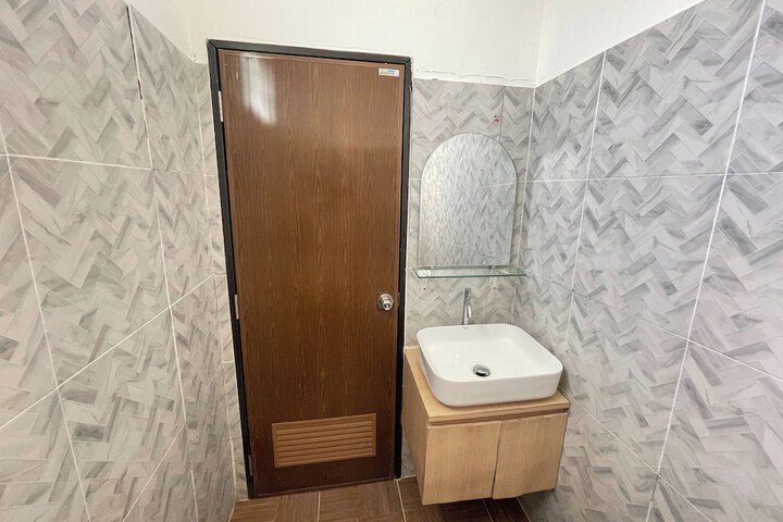 Room 72 of 109
