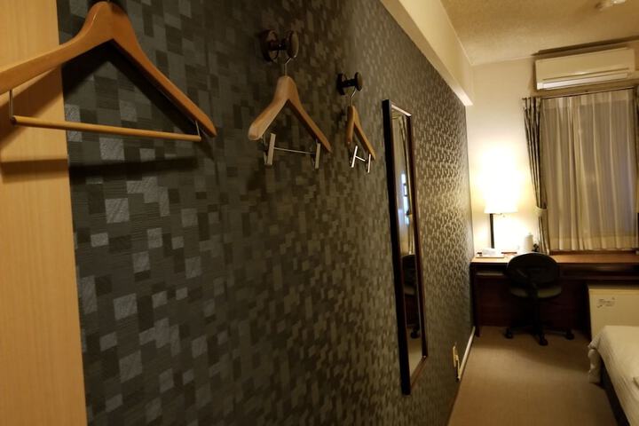 Room 6 of 24