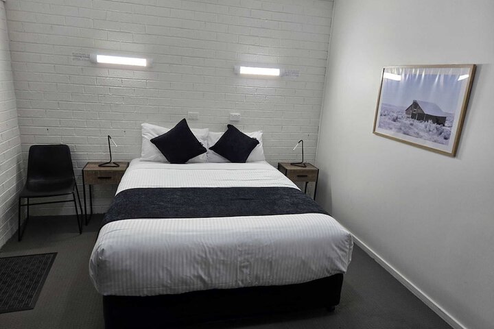 Room 11 of 30