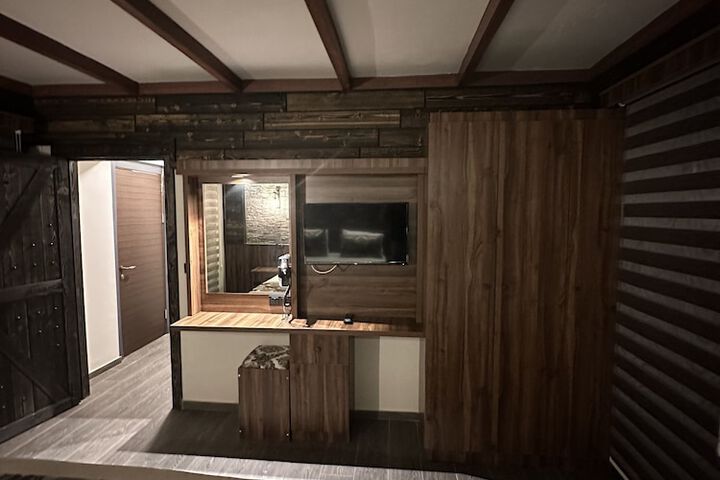 Room 17 of 76