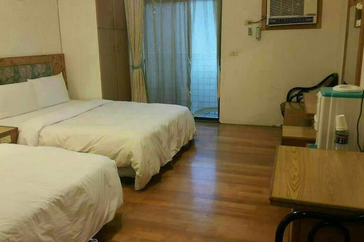 Room 4 of 22