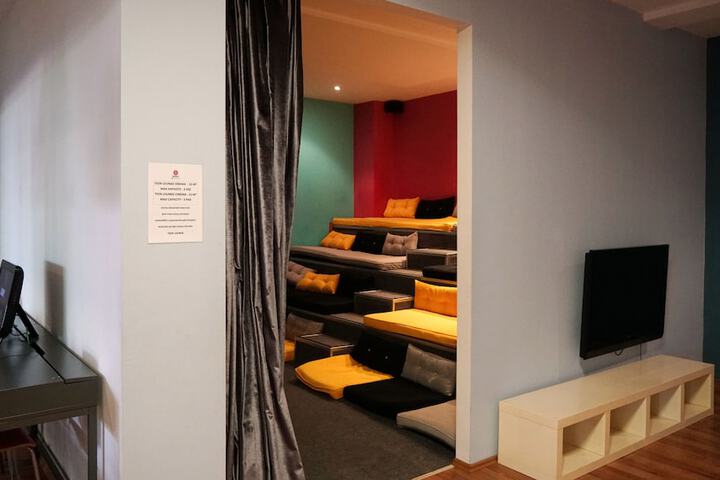 Lounge 154 of 196