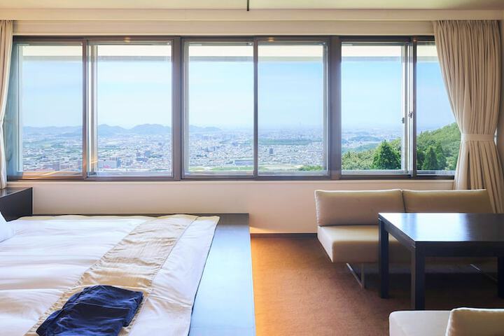 Room 17 of 178