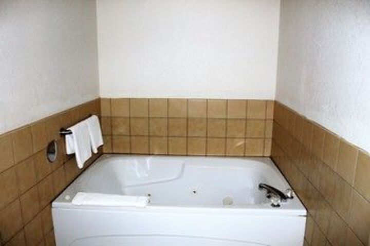Room 13 of 76