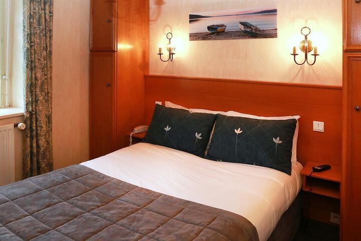 Room 13 of 47