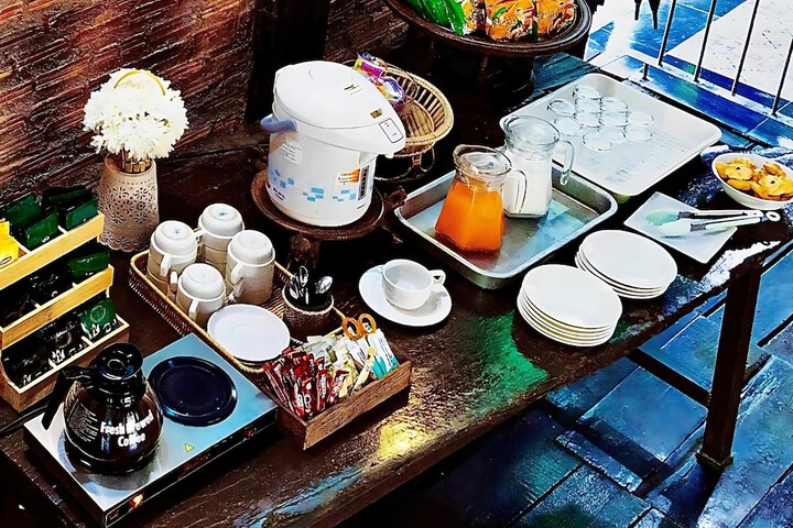 Breakfast/Coffee Service 60 of 96