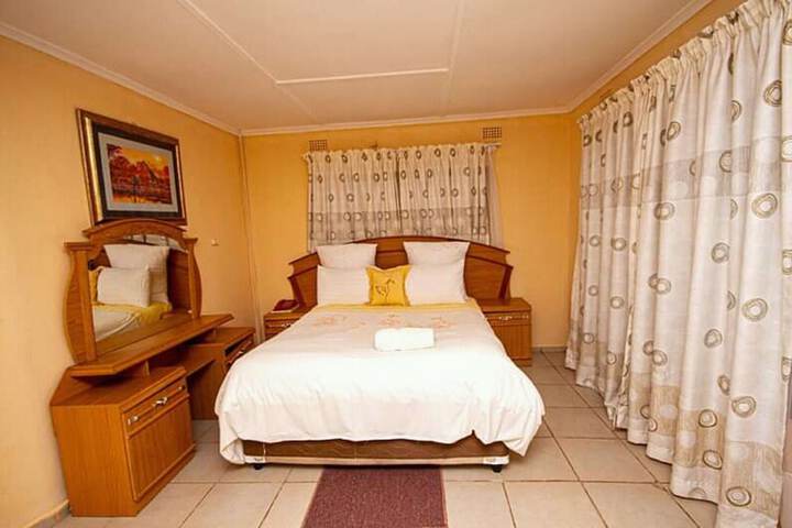 Room 6 of 34