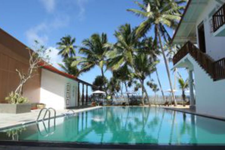 The Beach Hotel Oasis Bridge