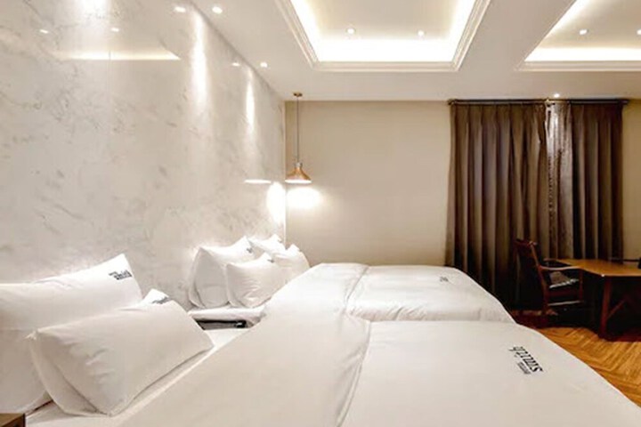 Room 21 of 25