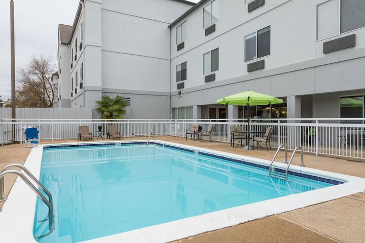 Pools & Facilities