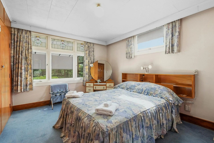 Room 6 of 14