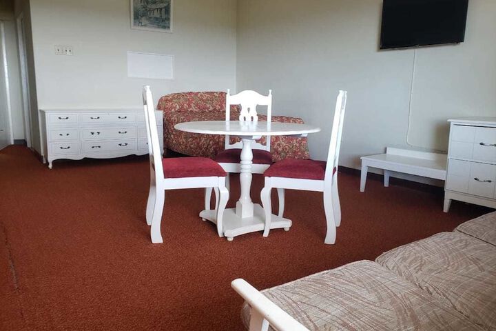 Room 8 of 18