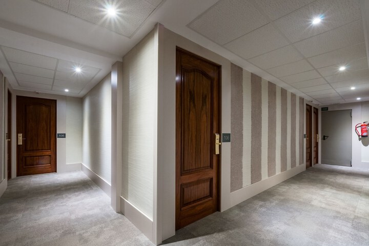 Ballroom/Hall 36 of 42